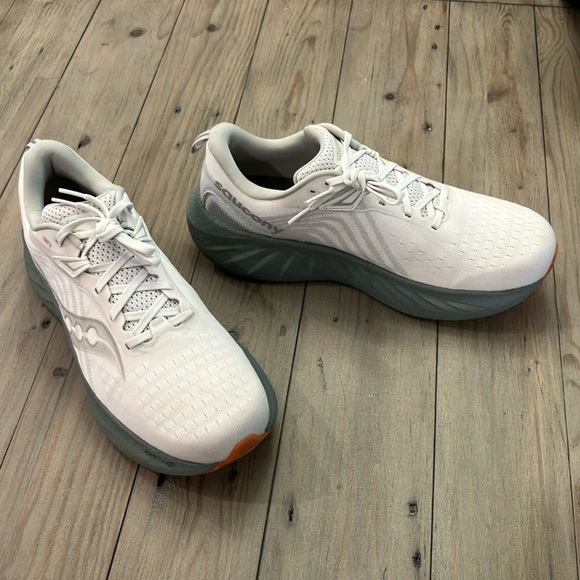 Saucony Triumph 22 Men's 11.5 Moon White and Gray Running Shoes - Picture 4 of 7